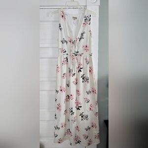 Gorgeous White Floral Dress  2️⃣